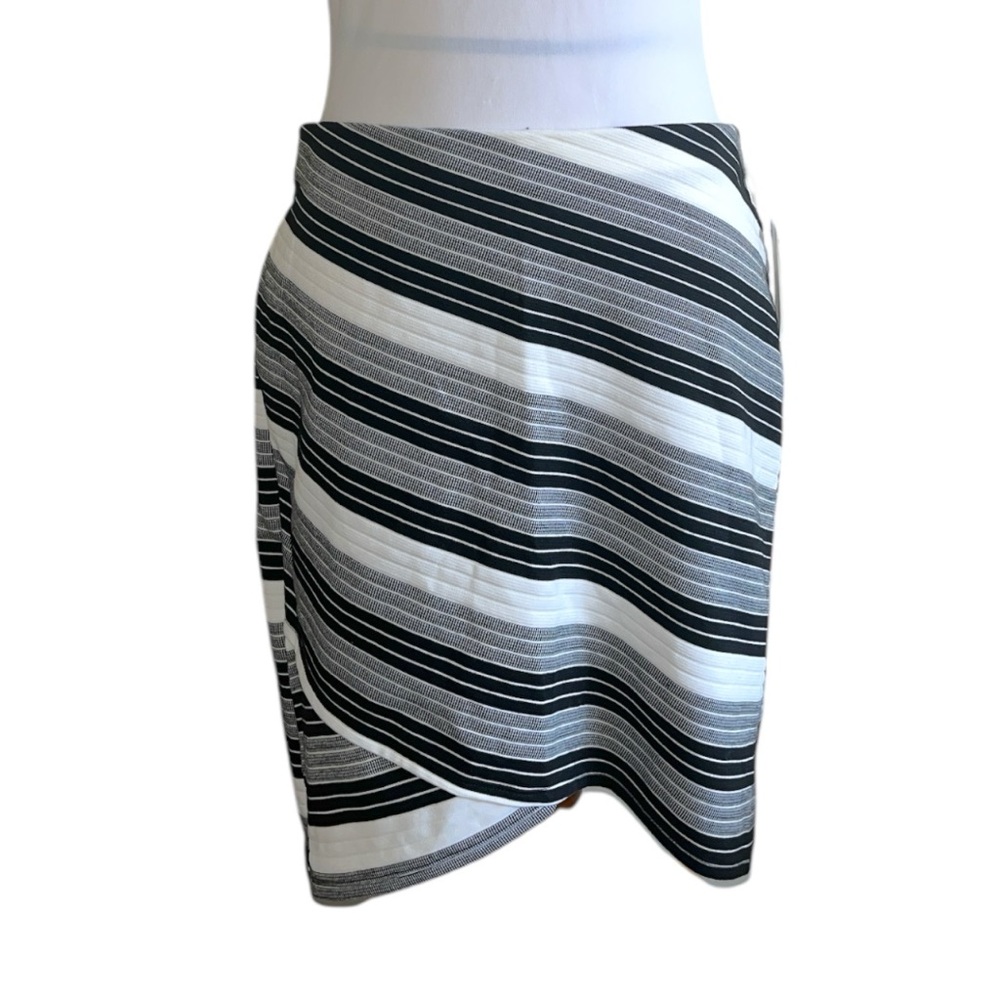 NWT Joe B Women’s Striped Black Gray White Stretchable Skirt wrap styled size XL
